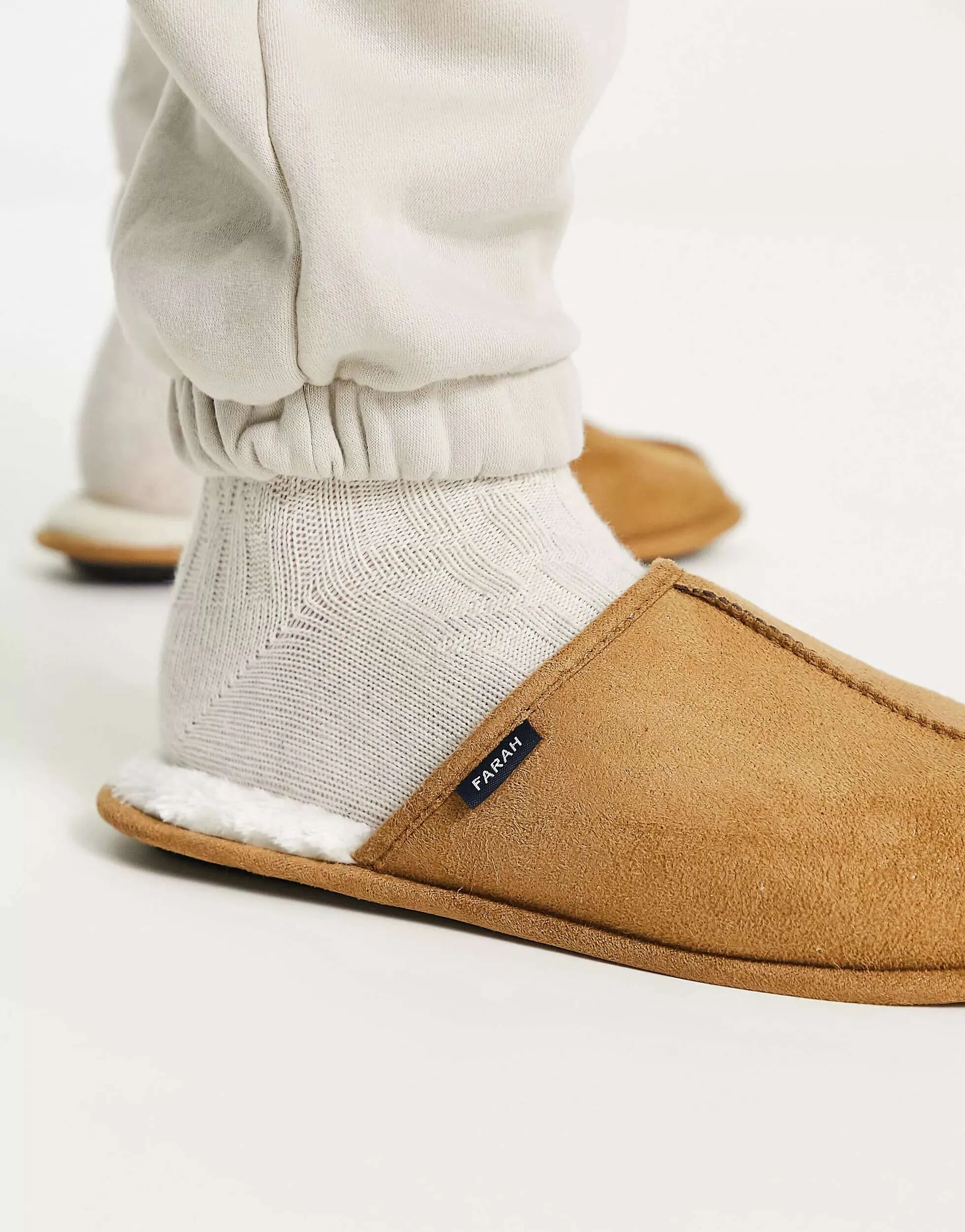 Farah slip-ons in light brown with cream faux fur lining